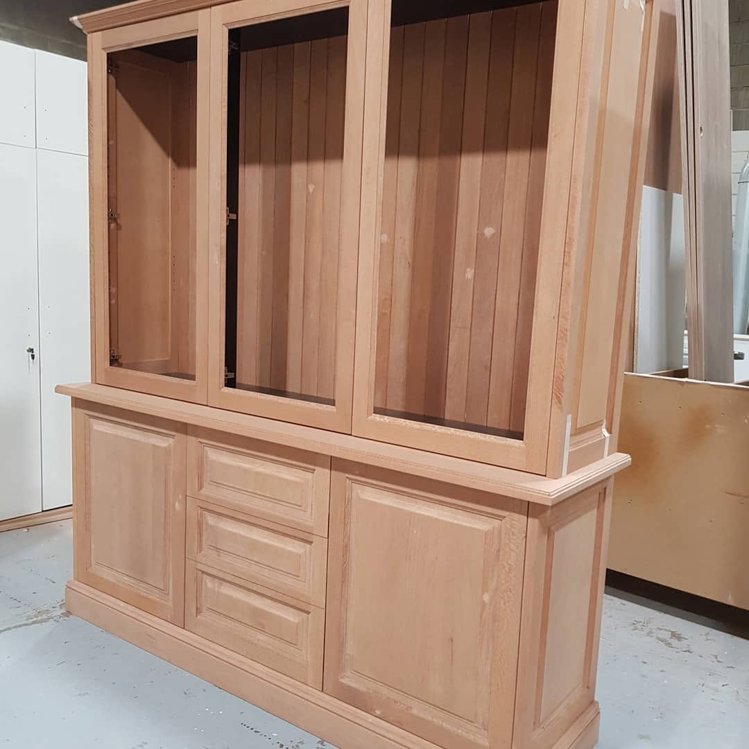 Hutches and Display Pieces